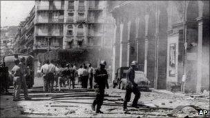 A petrol station smoulders during the independence war in Algeria (archive shot: 1956)