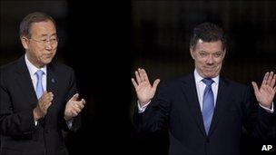 Ban Ki-Moon and Juan Manuel Santos at the signing ceremony, Bogota, Colombia, June 10 2011