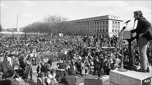 Daniel Ellsberg, chief defendant in the Pentagon Papers case, at an anti-Vietnam War rally in Pennsylvania on 1 April 1972.