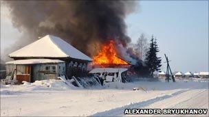 A traditional wooden house in flames (photo by Alexander Bryukhanov)