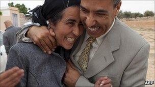 Fedia Hamdi is released from prison in Sidi Bouzid, Tunisia (20 April 2011)