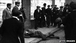 Strikers attack a volunteer worker at King's Cross