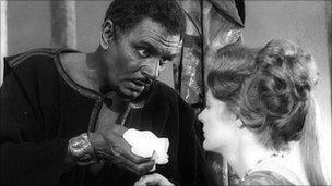 Laurence Olivier as Othello and Maggie Smith as Desdemona in the 1965 film