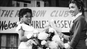 Shirley Bassey meets Gaynor Legall from The Rainbow Club for children on the 91ȱ's Shirley Comes 91ȱ in 1957.