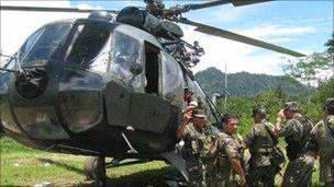 Soldiers board a helicopter in the Ene-Apurimac valley