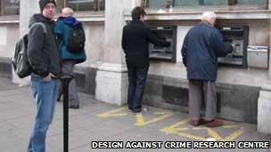 Queue Pole by Philemon Tcherkassof