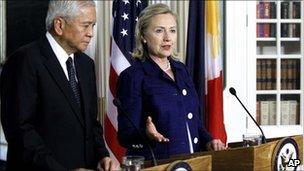 Secretary of State Hillary Rodham Clinton and Philippine"s Foreign Minister Albert del Rosario, Washington 23 June 2011