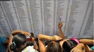 Prisoners' relatives check lists to see who has been transferred to other jails- 21 June 2011