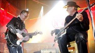 Richard Hawley and Duane Eddy