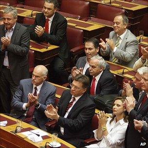 Greek MPs applaud vote for austerity package, 29 Jun 11