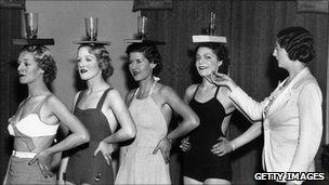 Lucie Clayton teaches women about posture