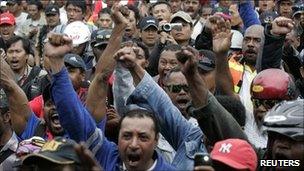 Workers from Freeport-McMoran's Indonesian unit shout slogans during a strike in Kuala Kencana, Timika, in Indonesia's Papua province July 5, 2011