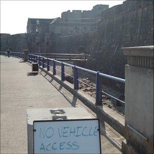 Bridge between Castle Cornet and Castle Emplacement closed to traffic