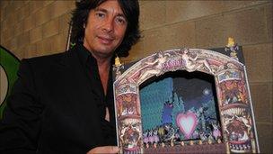 Laurence Llewelyn-Bowen with his Theatre d'Amour Illumination