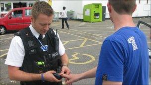 Policeman using the mobile fingerprint device