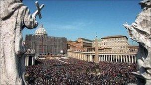 Huge crowd in St Peter's Square, Rome