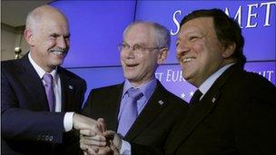 Greek Prime Minister George Papandreou (l), European Council President Herman Van Rompuy (c) and European Commission President Jose Manuel Barroso