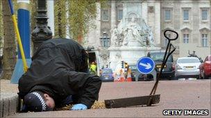 Security checks in London by Met police officer