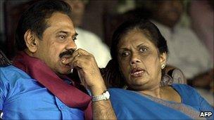Chandrika Kumaratunga (right) with Mahinda Rajapaksa in 2005