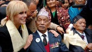 Actress Joanna Lumley with Tul Bahadur Pun VC