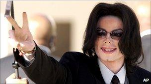 Michael Jackson outside court in 2005