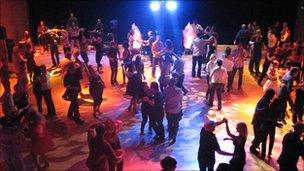 DanceEast salsa night