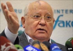Mikhail Gorbachev at a news conference in Moscow, 17 August