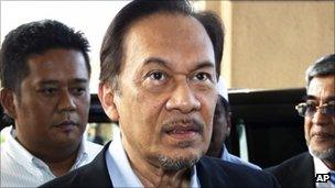 Malaysian opposition leader Anwar Ibrahim arrives at a courthouse in Kuala Lumpur (22 August)