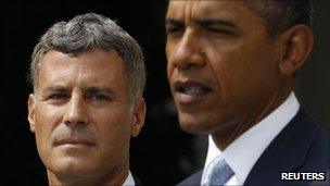 Alan Krueger standing next to Obama during the news conference announcing his appointment on 29 August 2011