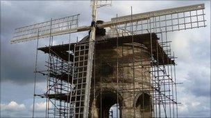 Chesterton Windmill under scaffolding -archive image