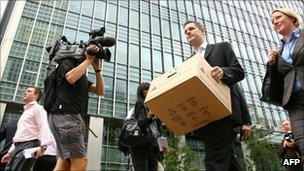 Lehman Brothers workers leave London office in 2008