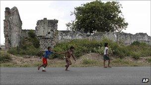 Sri Lankan children play in Jaffna 2011 July