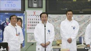 Japanese PM Yoshihiko Noda (C) at the Fukushima Daiichi nuclear plant on 8 September 2011