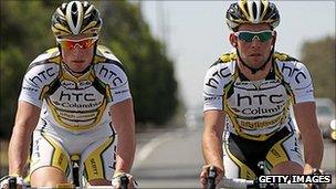 Mark Renshaw (left) and Mark Cavendish (right)