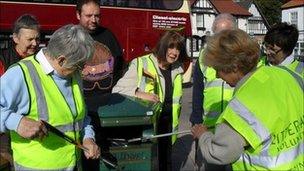 Anti litter group in Hessle