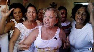 Laura Pollan and other members of the 'Ladies in White' react to pro-government demonstrators