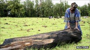 Wangari Maathai with log