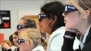 Pupils using 3D in the classroom