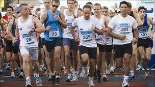 Standard Chartered Jersey Marathon 2010 start line