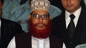 Jamaat-e-Islami leader Delawar Hossain Sayedee (C) in Dhaka in August 2011