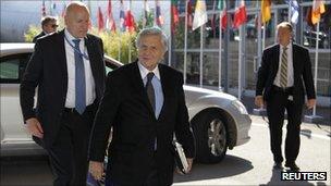 European Central Bank (ECB) President Jean-Claude Trichet (C) arrives at a meeting before the eurozone finance ministers meeting in Luxembourg