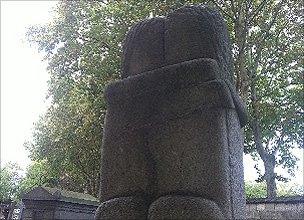 "The Kiss" by Constantin Brancusi is a famous memorial in the cemetery