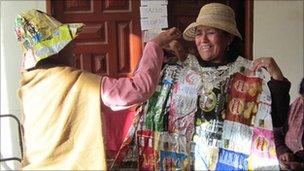 Bolivian women with blanket