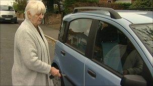 Madeleine Wentworth tries to open car