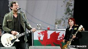 James Dean Bradfield and Nicky Wire