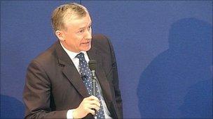 Sir Fred Goodwin apologising to shareholders