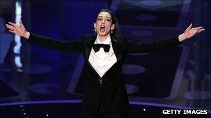 Anne Hathaway at the 2011 Oscars