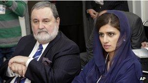 Pakistani Foreign Minister Hina Rabbani Khar (right) and Pakistan's Ambassador to the UN, Abdullah Hussain Haroon, at the UN on 19 September 2011