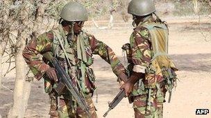 Kenyan soldiers prepare to advance near Liboi in Somalia, 18 October 2011