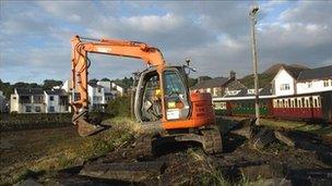 Gorsaf Porthmadog a'r gwaith lledu